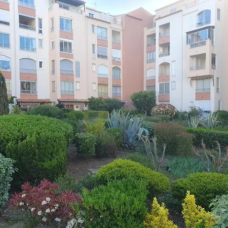 Avant Port Apartment *