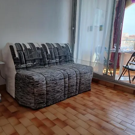 Avant Port Apartment *